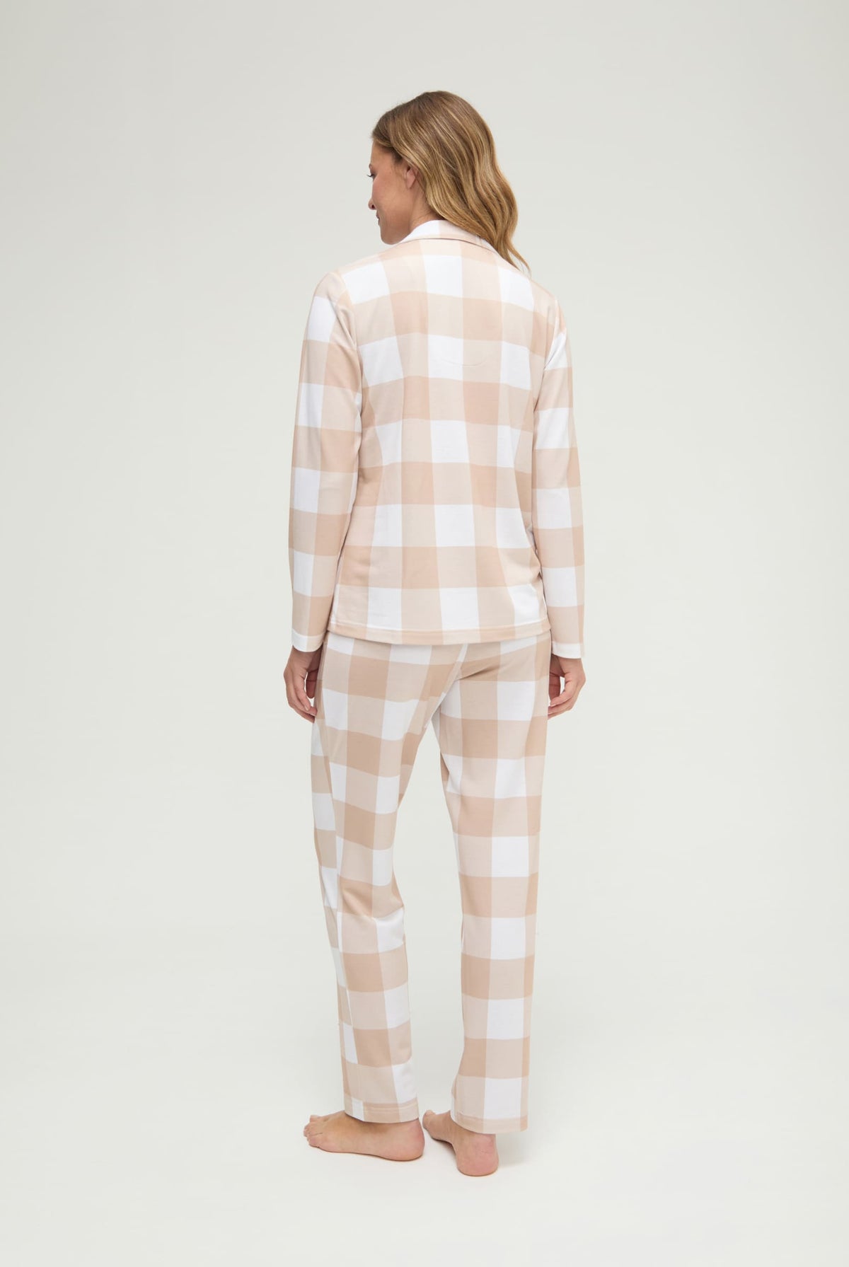 Pijama de invierno manga larga abierto de cuadros camel