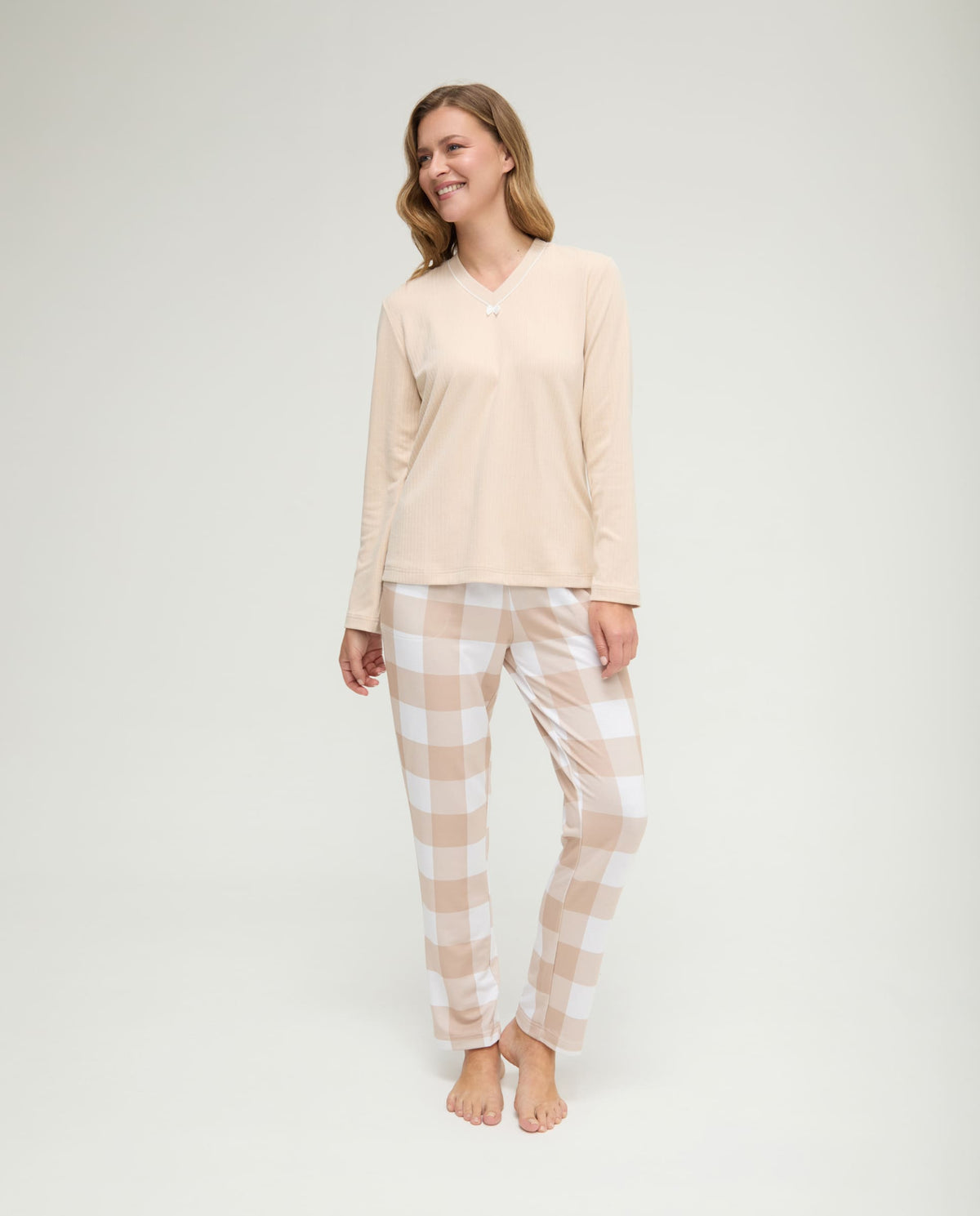Pijama de invierno manga larga canalé camel cuello pico