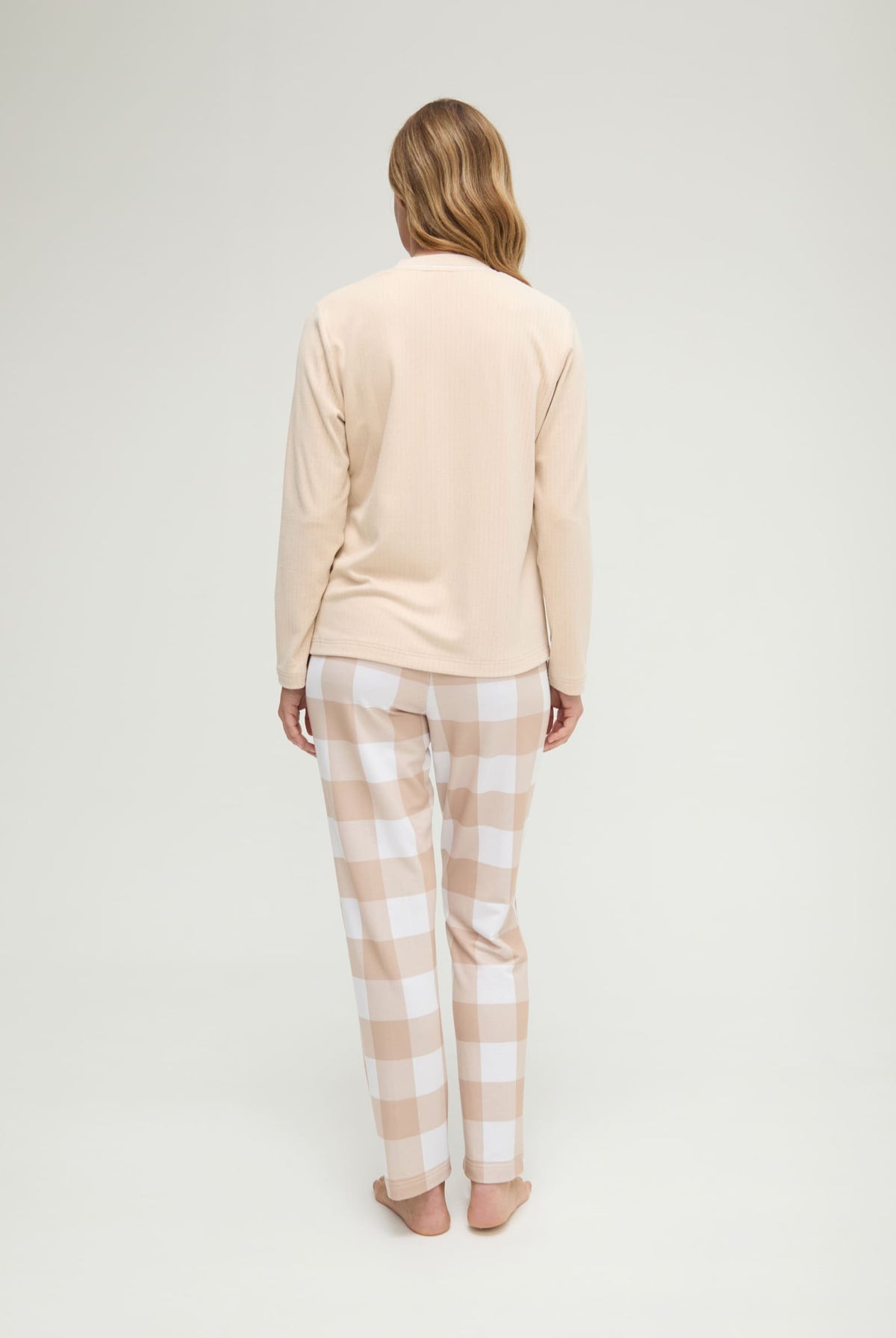 Pijama de invierno manga larga canalé camel cuello pico