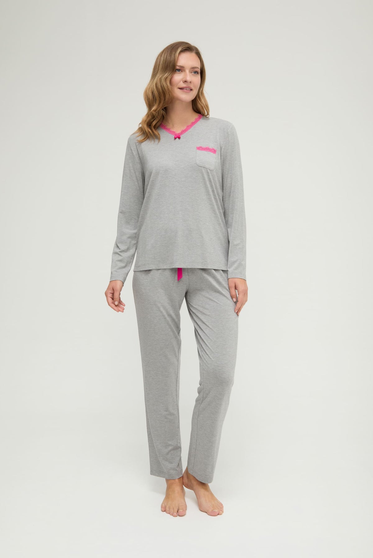 Pijama de invierno manga larga vigoré gris cuello pico con puntilla