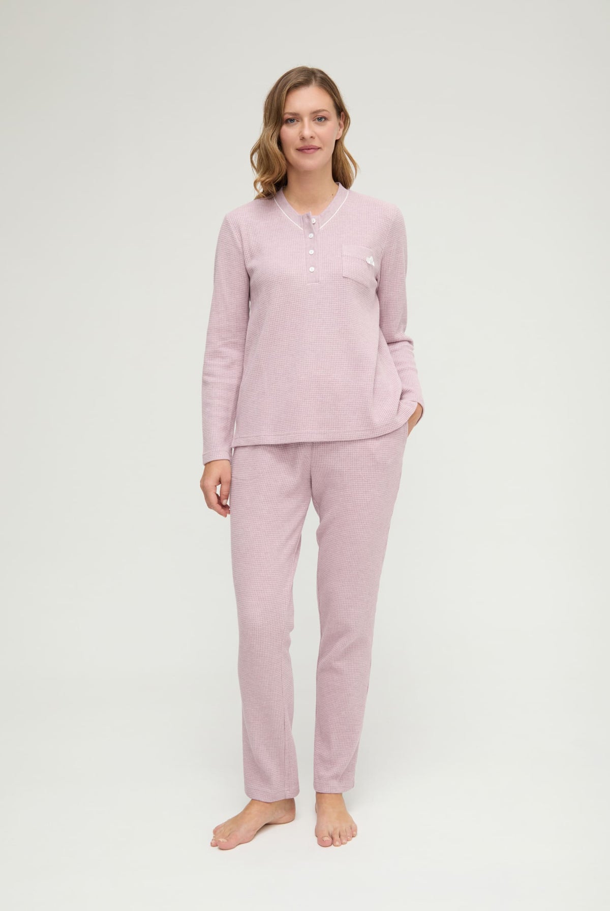 Pijama de invierno manga larga vigoré malva cuello pico de cuadritos