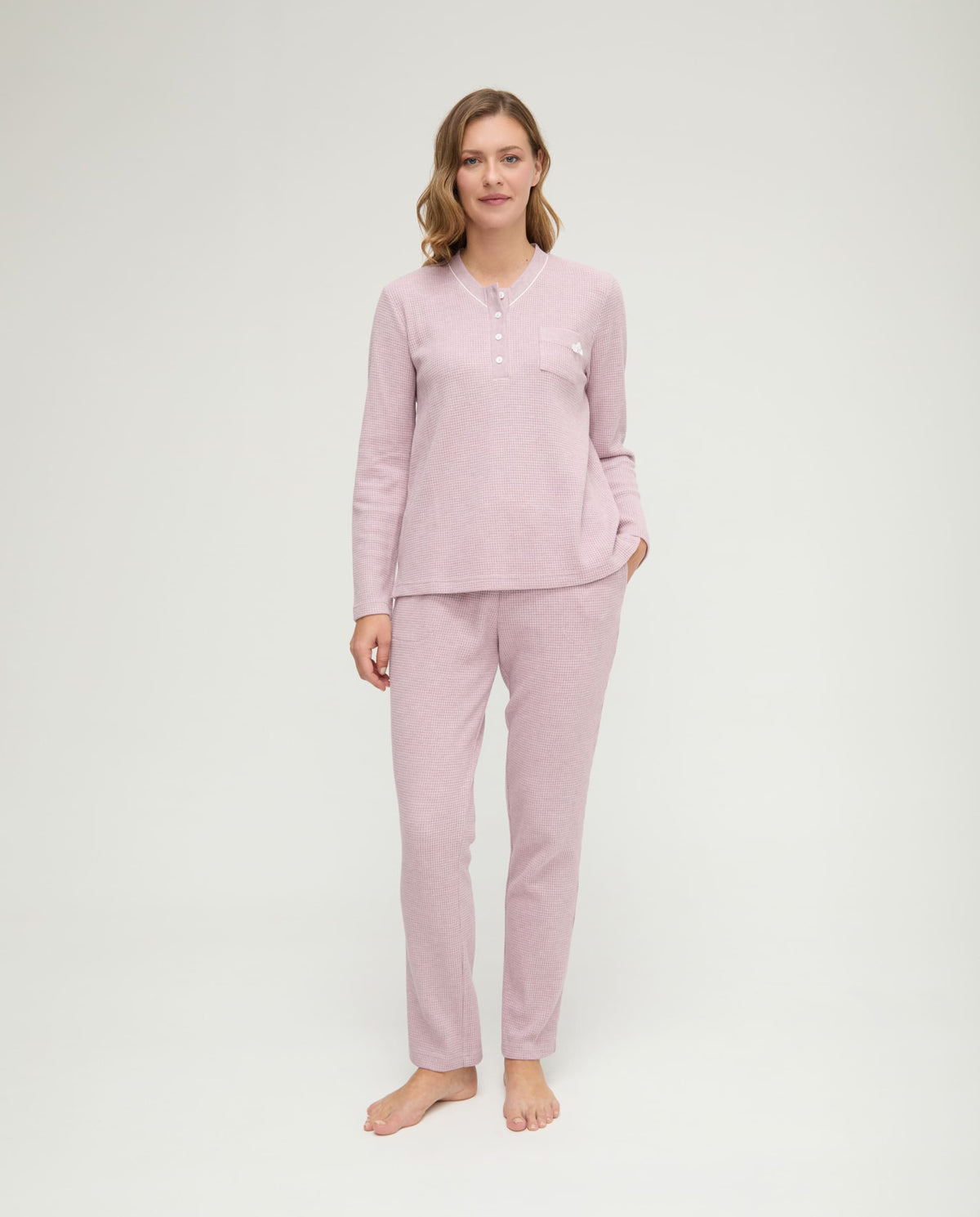 Pijama de invierno manga larga vigoré malva cuello pico de cuadritos