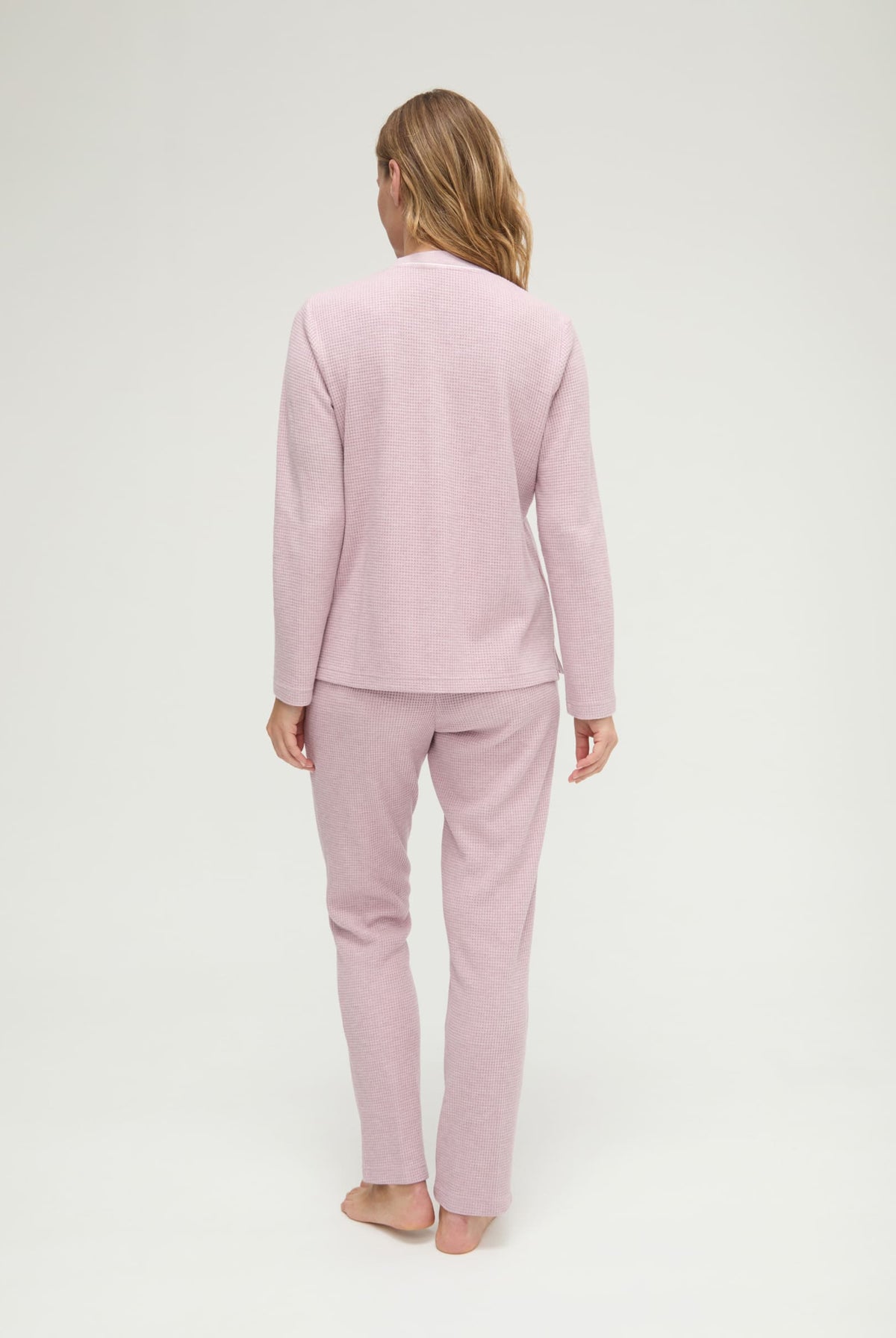 Pijama de invierno manga larga vigoré malva cuello pico de cuadritos