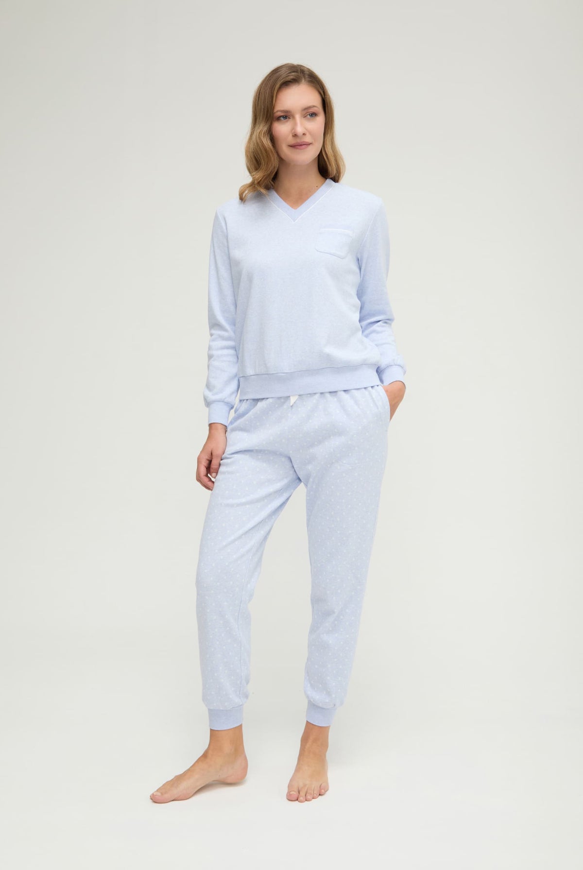 Pijama de invierno manga larga vigoré azul cuello pico de corazones
