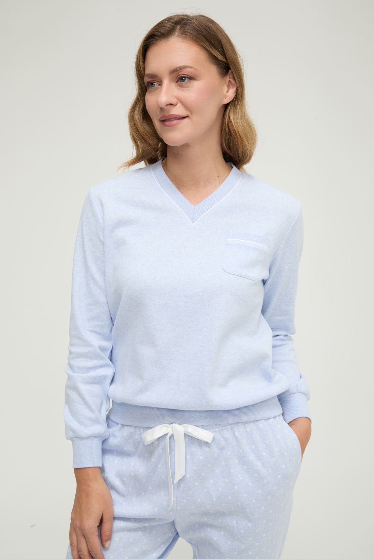 Pijama de invierno manga larga vigoré azul cuello pico de corazones