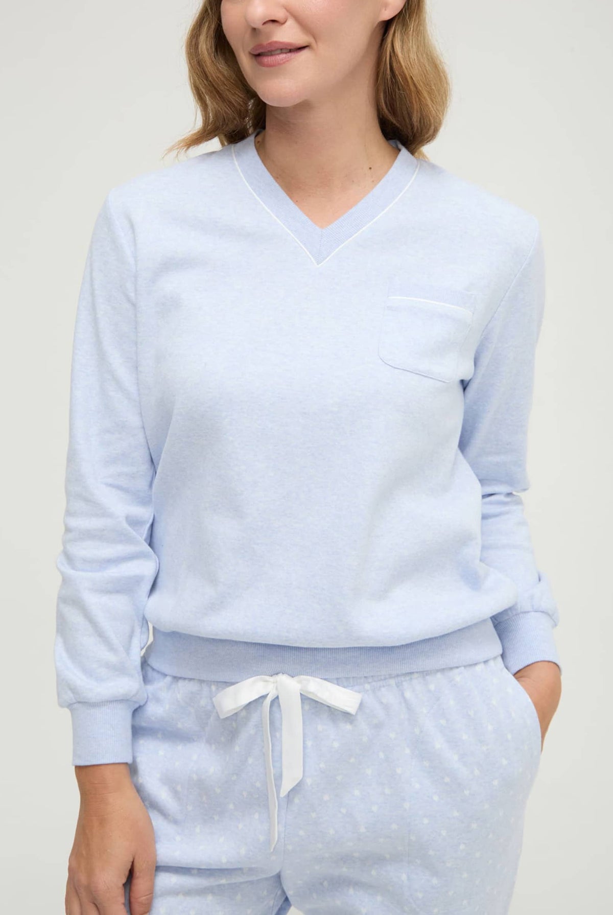Pijama de invierno manga larga vigoré azul cuello pico de corazones