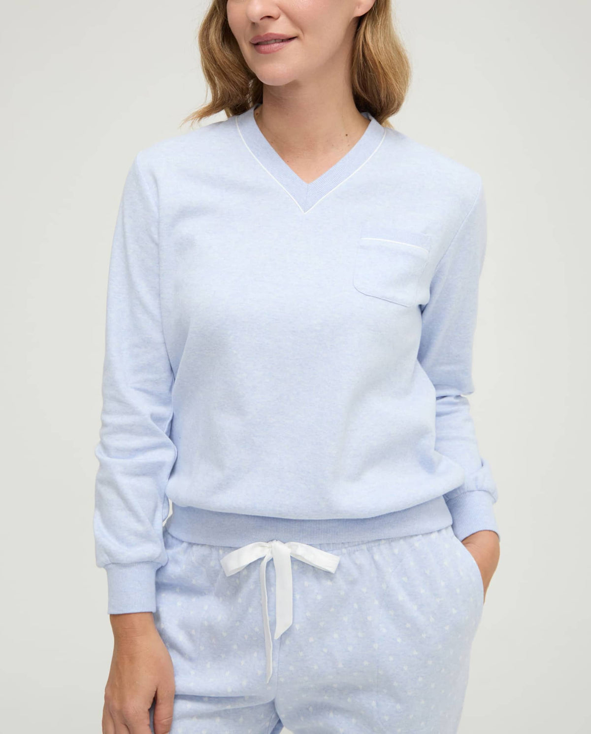 Pijama de invierno manga larga vigoré azul cuello pico de corazones