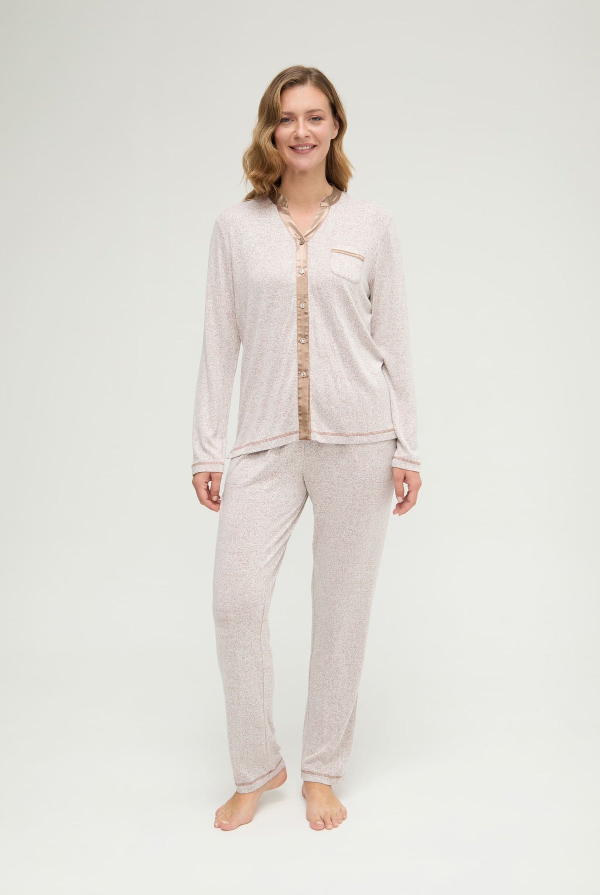 Pijama de invierno manga larga abierto vigoré marrón cuello redondo