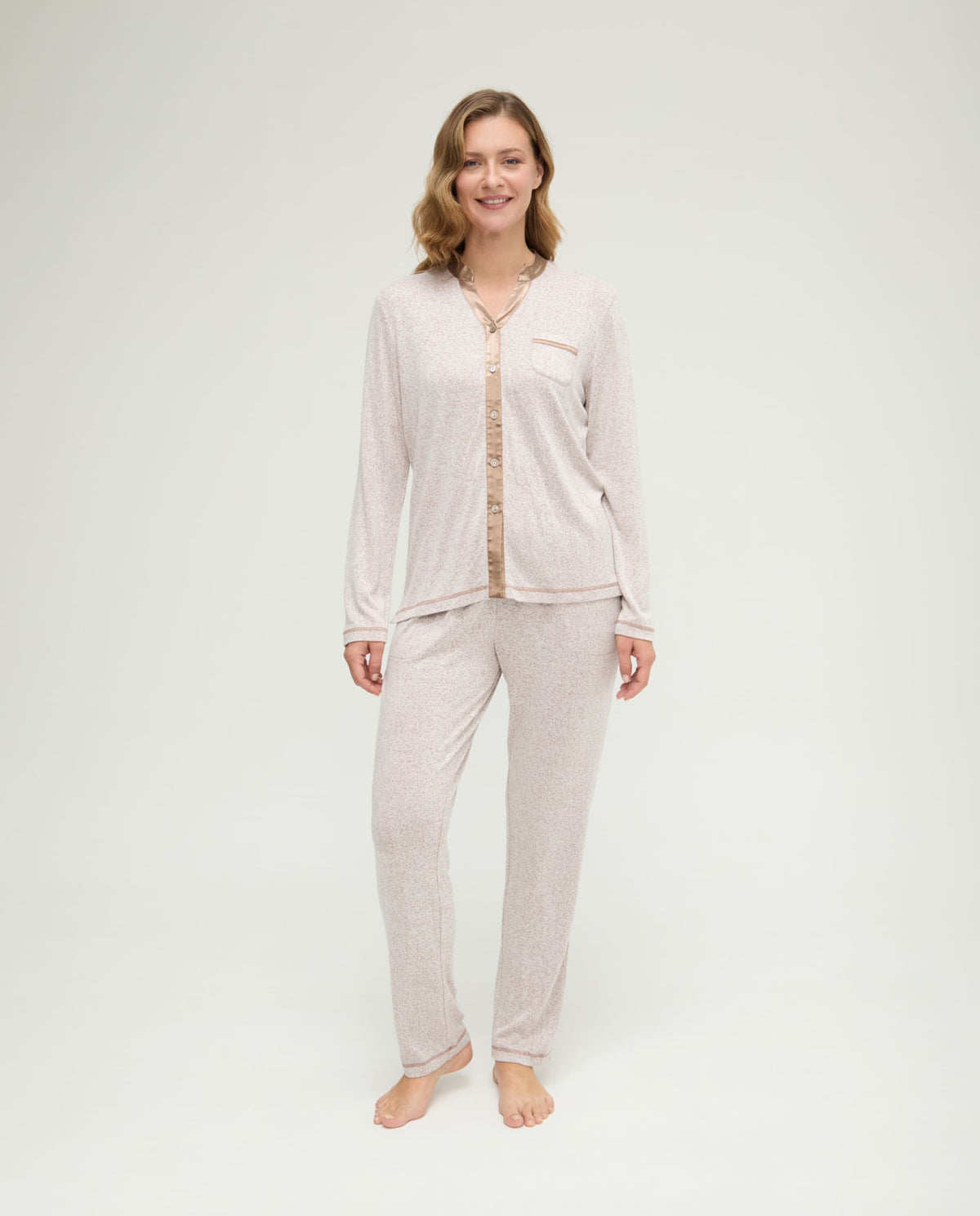 Pijama de invierno manga larga abierto vigoré marrón cuello redondo