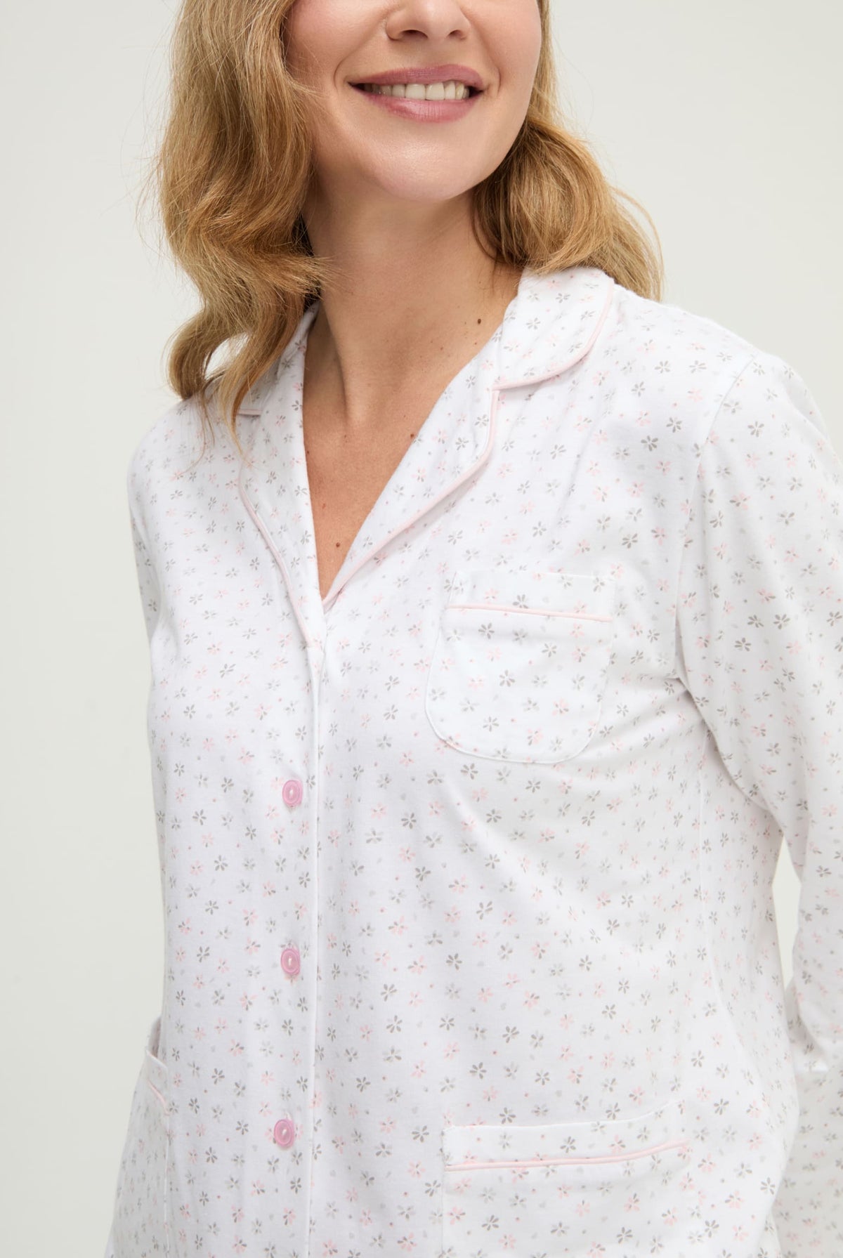 Pijama de invierno manga larga abierto rosa de florecitas