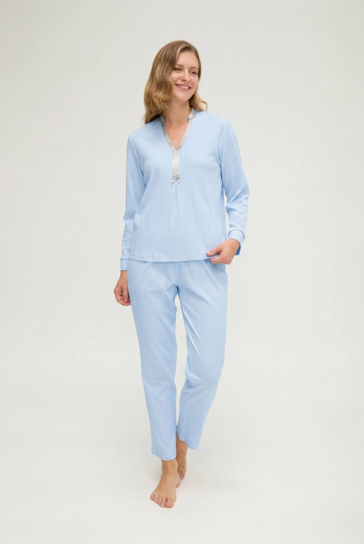 Pijama de invierno manga larga lencero de raso marfil
