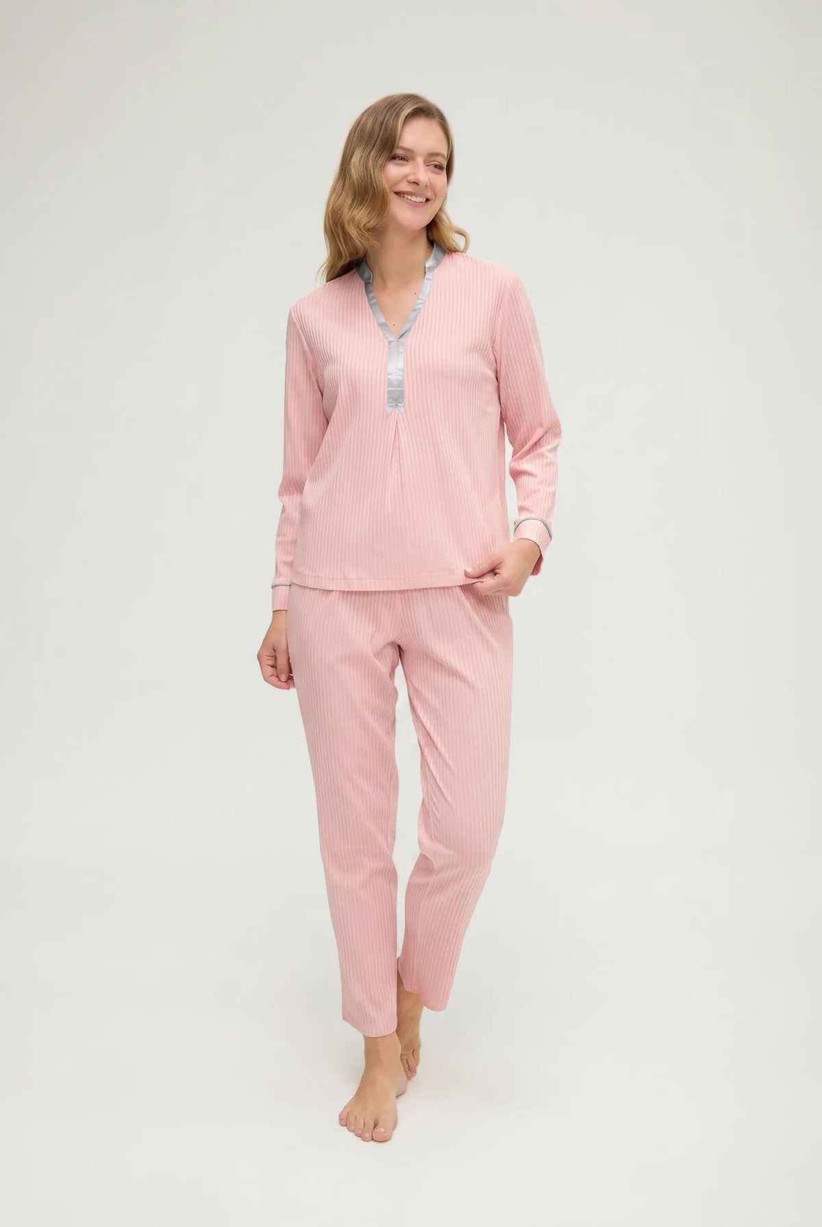 Pijama de invierno manga larga lencero de raso marfil
