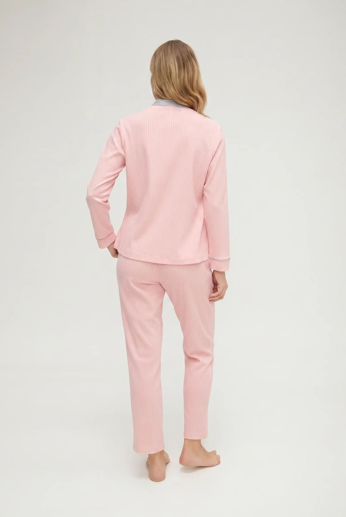 Pijama de invierno manga larga lencero de raso marfil