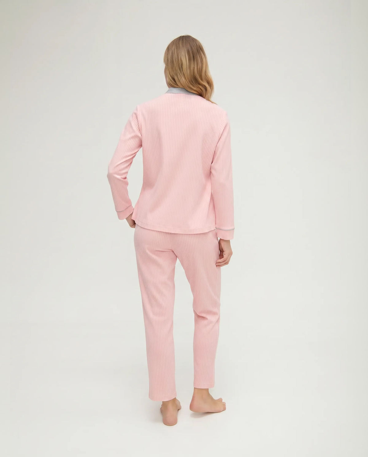 Pijama de invierno manga larga lencero de raso marfil