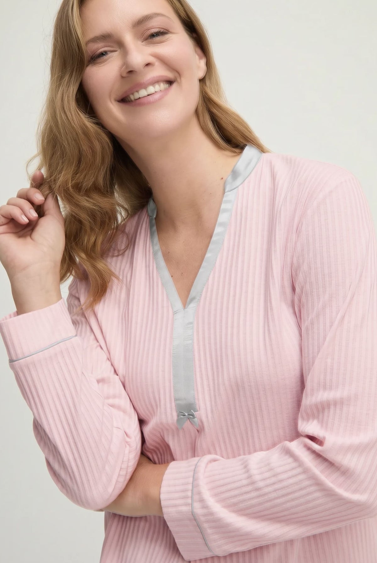Pijama de invierno manga larga lencero de raso marfil