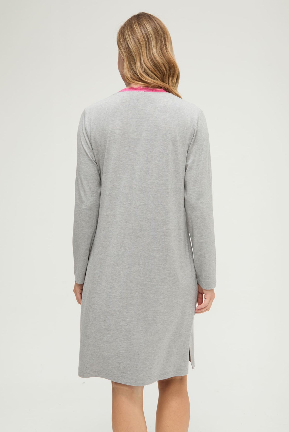 Camisón de invierno manga larga vigoré gris cuello pico con puntilla