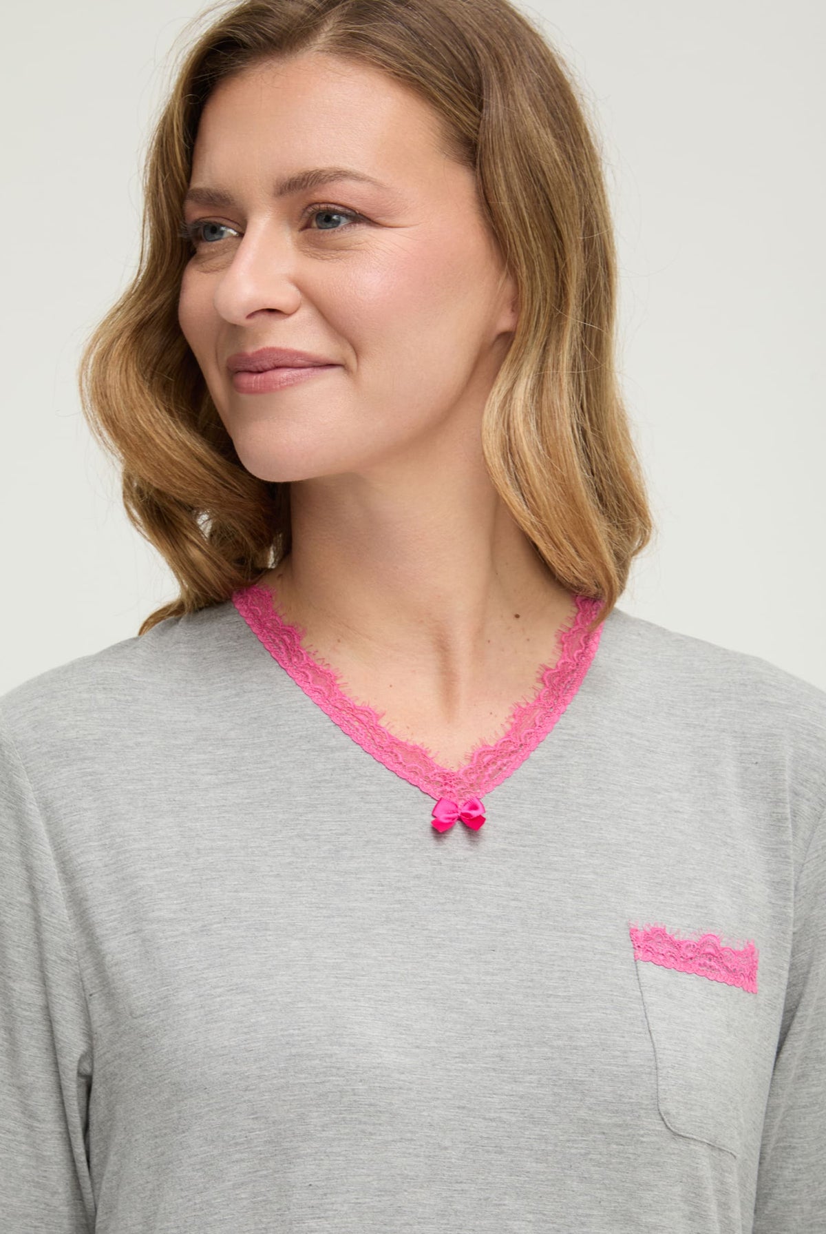 Camisón de invierno manga larga vigoré gris cuello pico con puntilla