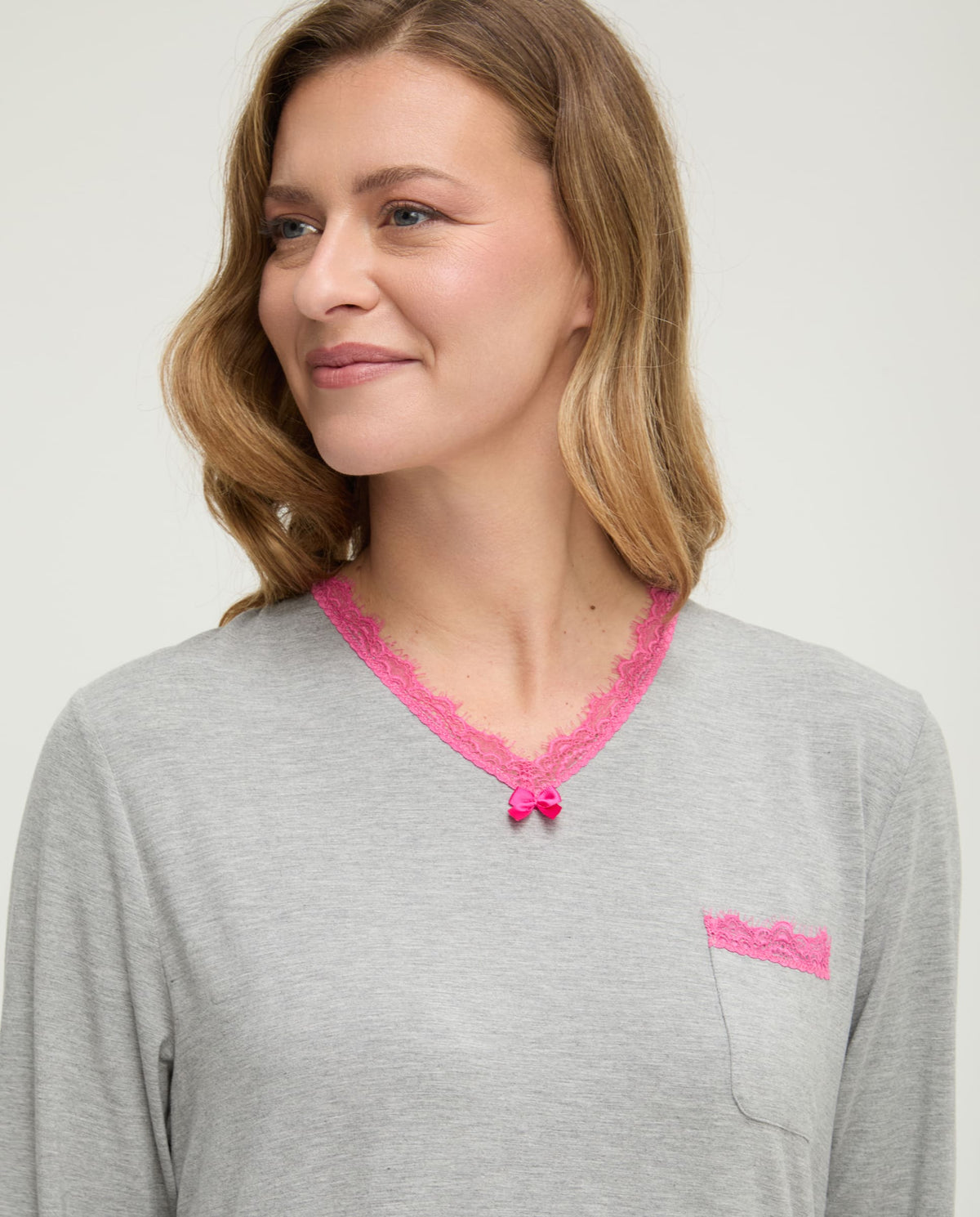 Camisón de invierno manga larga vigoré gris cuello pico con puntilla