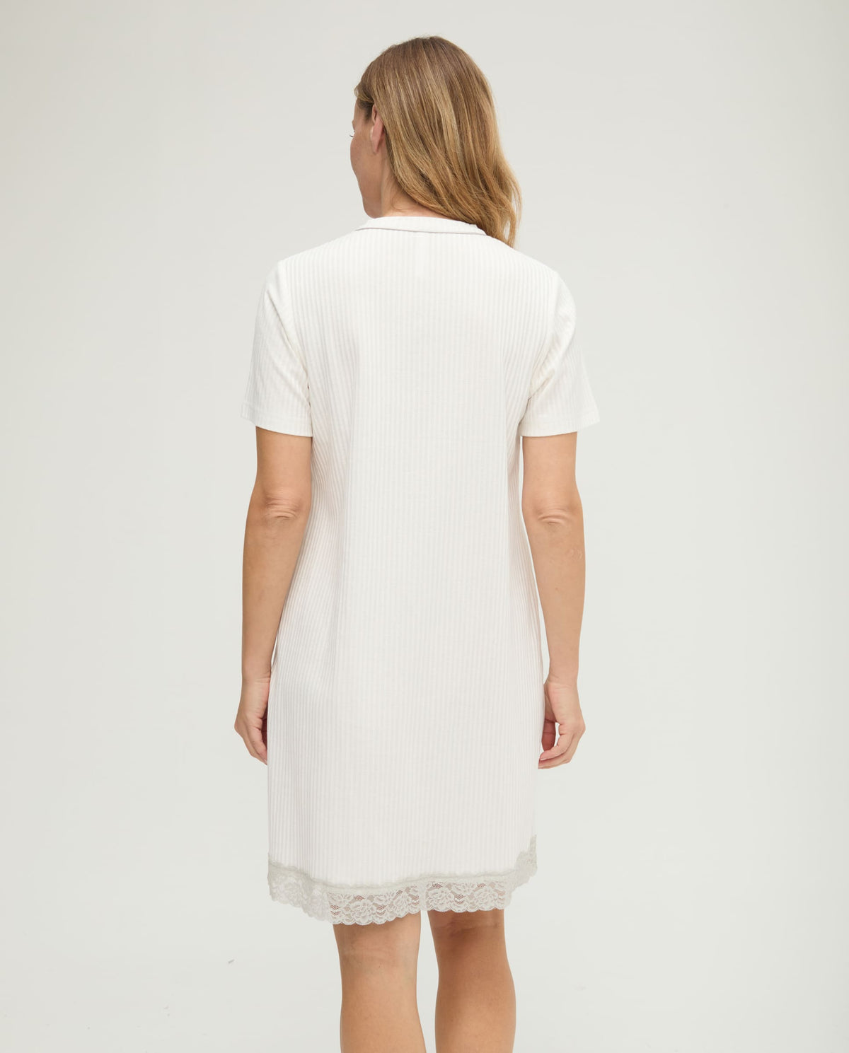 Camisón de invierno manga corta lencero marfil con puntilla