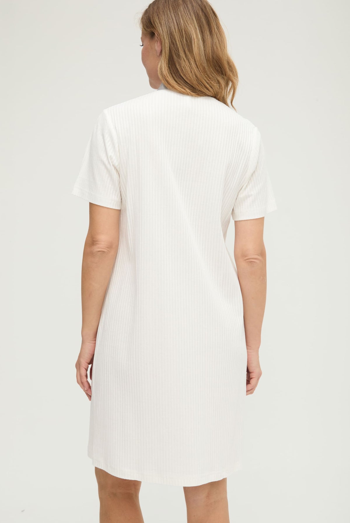 Camisón de invierno manga corta lencero de raso marfil