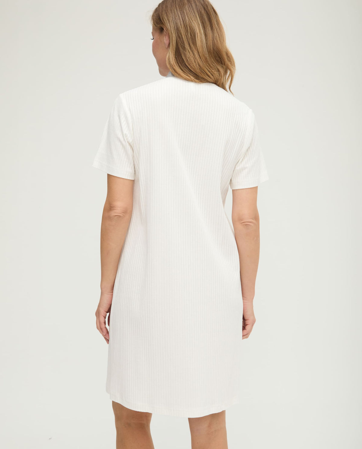 Camisón de invierno manga corta lencero de raso marfil