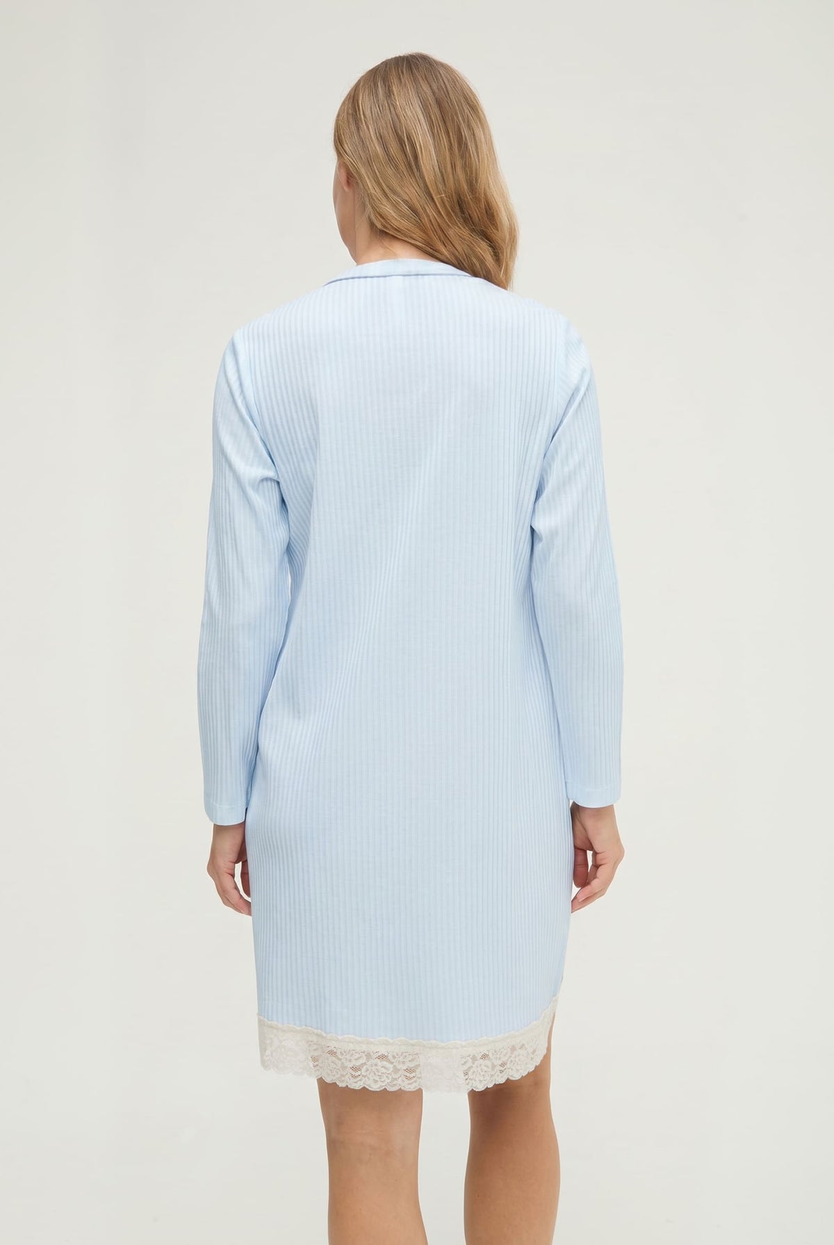 Camisón de invierno manga larga lencero marfil con puntilla