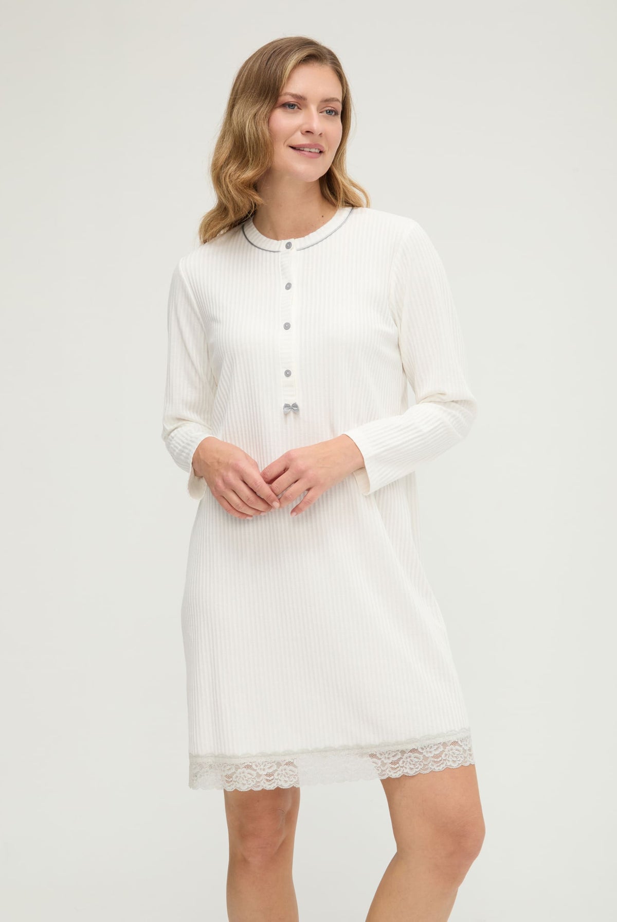 Camisón de invierno manga larga lencero marfil con puntilla