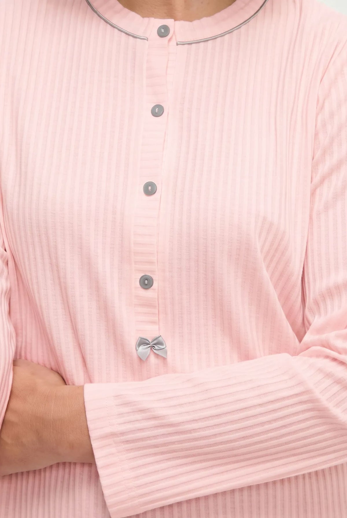 Camisón de invierno manga larga lencero marfil con puntilla