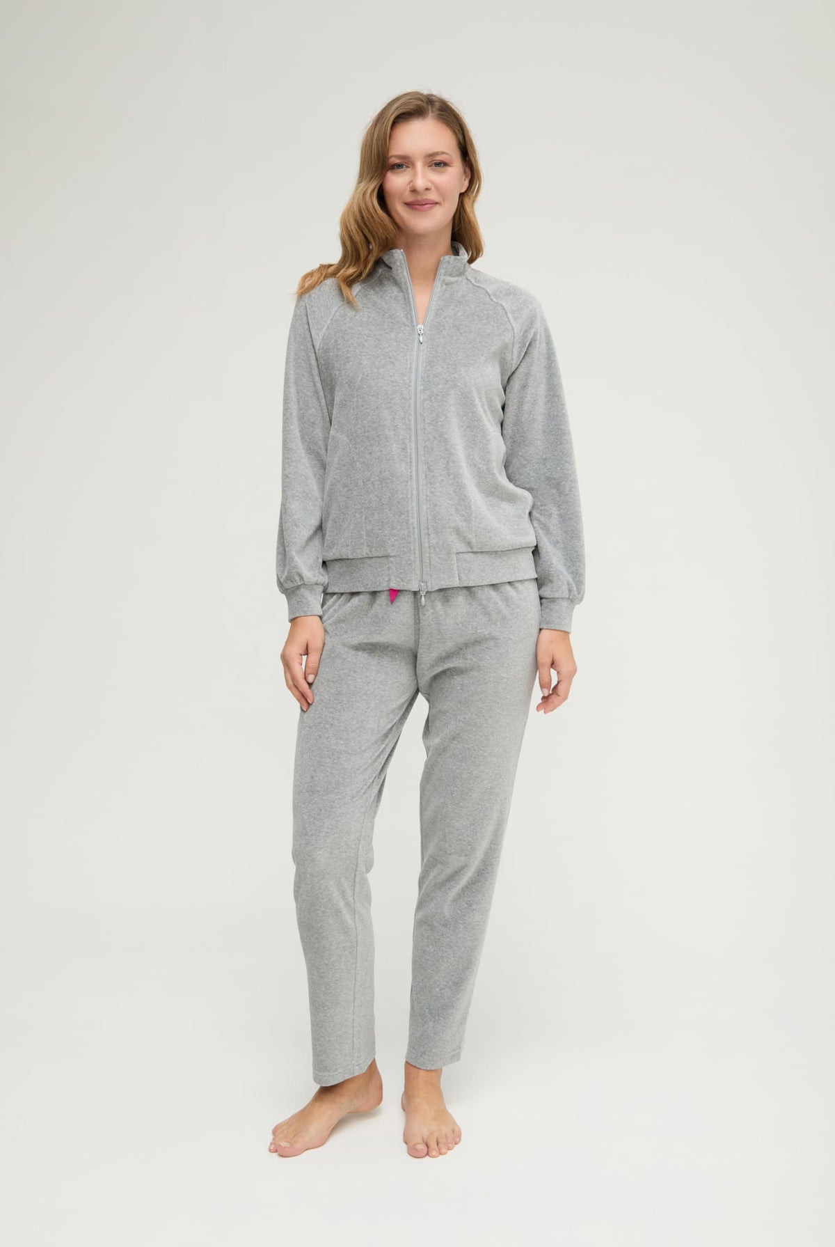 Pijama de invierno manga larga terciopelo gris con cremallera