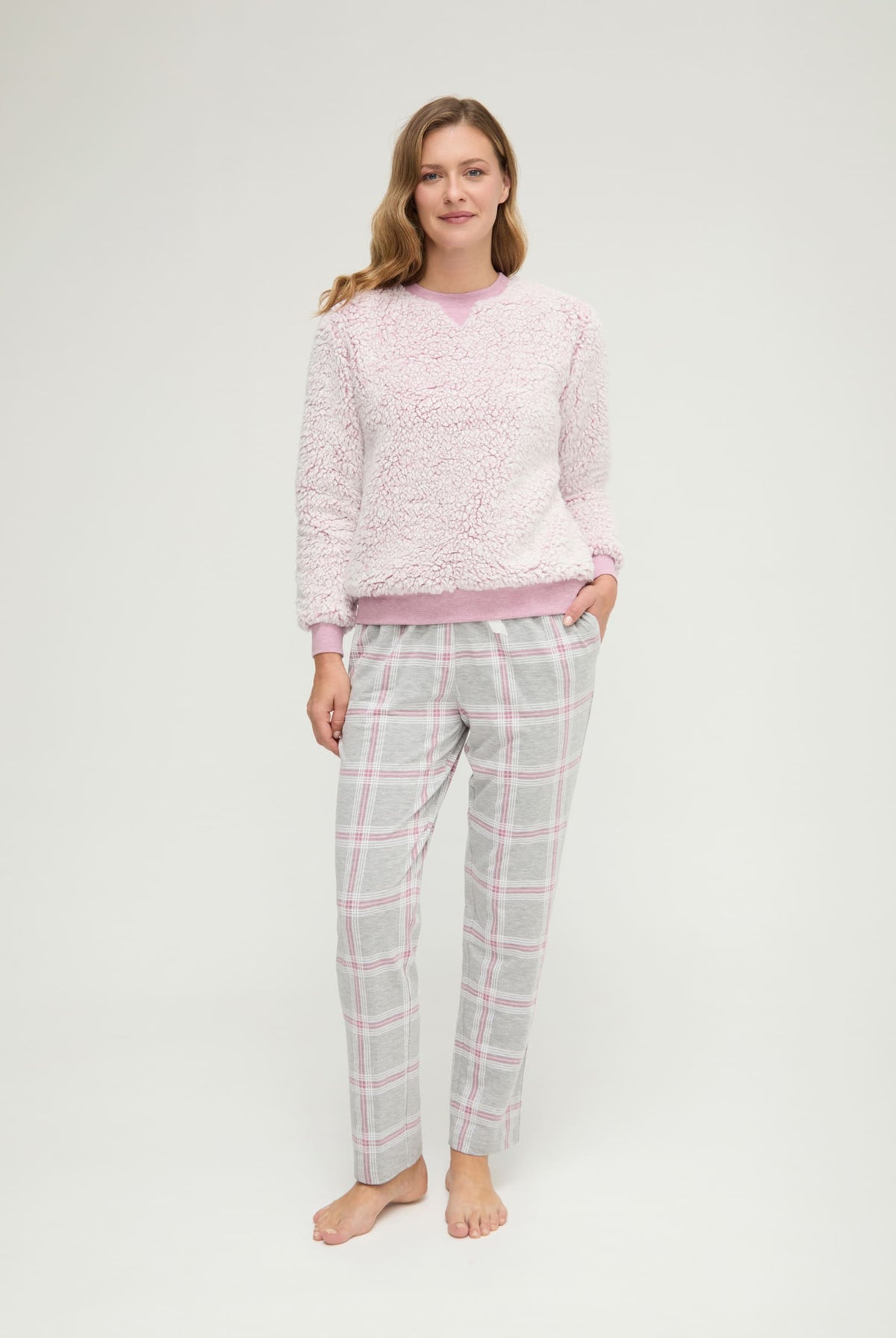 Pijama de invierno manga larga borreguillo malva de cuadros