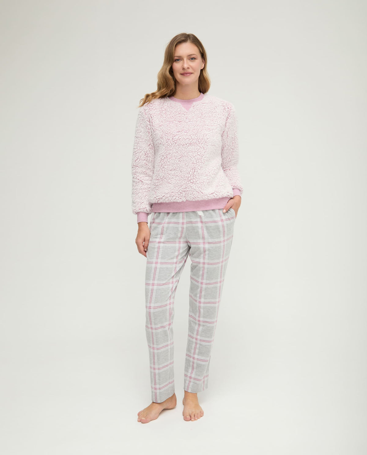 Pijama de invierno manga larga borreguillo malva de cuadros
