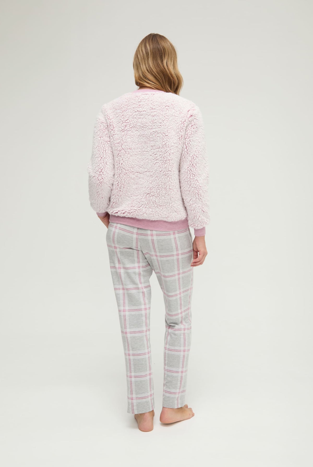 Pijama de invierno manga larga borreguillo malva de cuadros