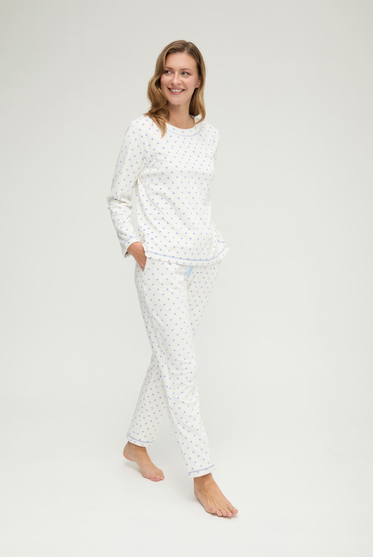 Pijama de invierno manga larga micropolar azul de corazones