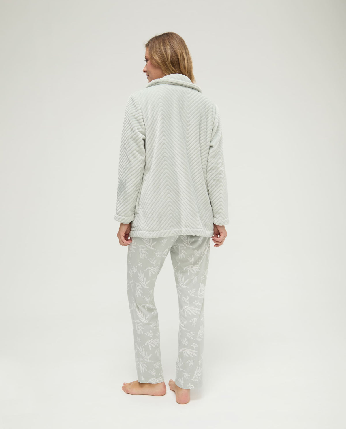 Conjunto pijama y bata de invierno jacquard verde de hojas