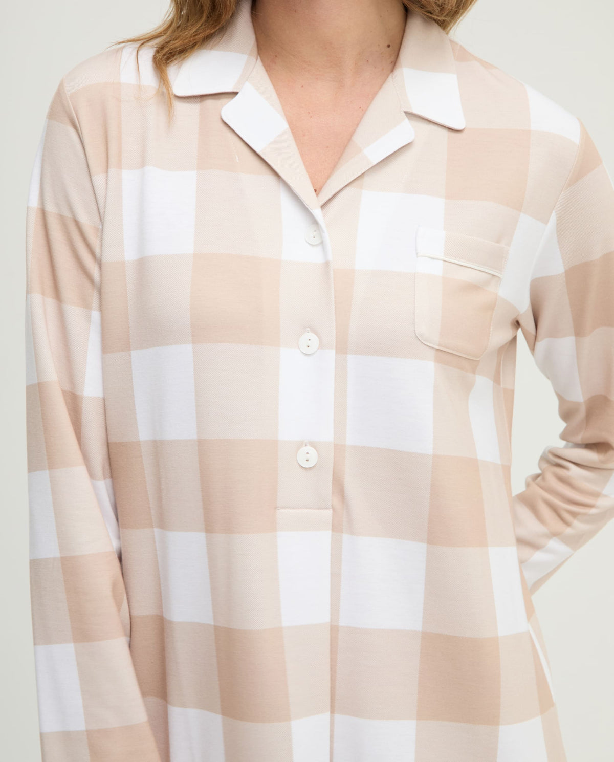Camisón de invierno manga larga abierto de cuadros camel