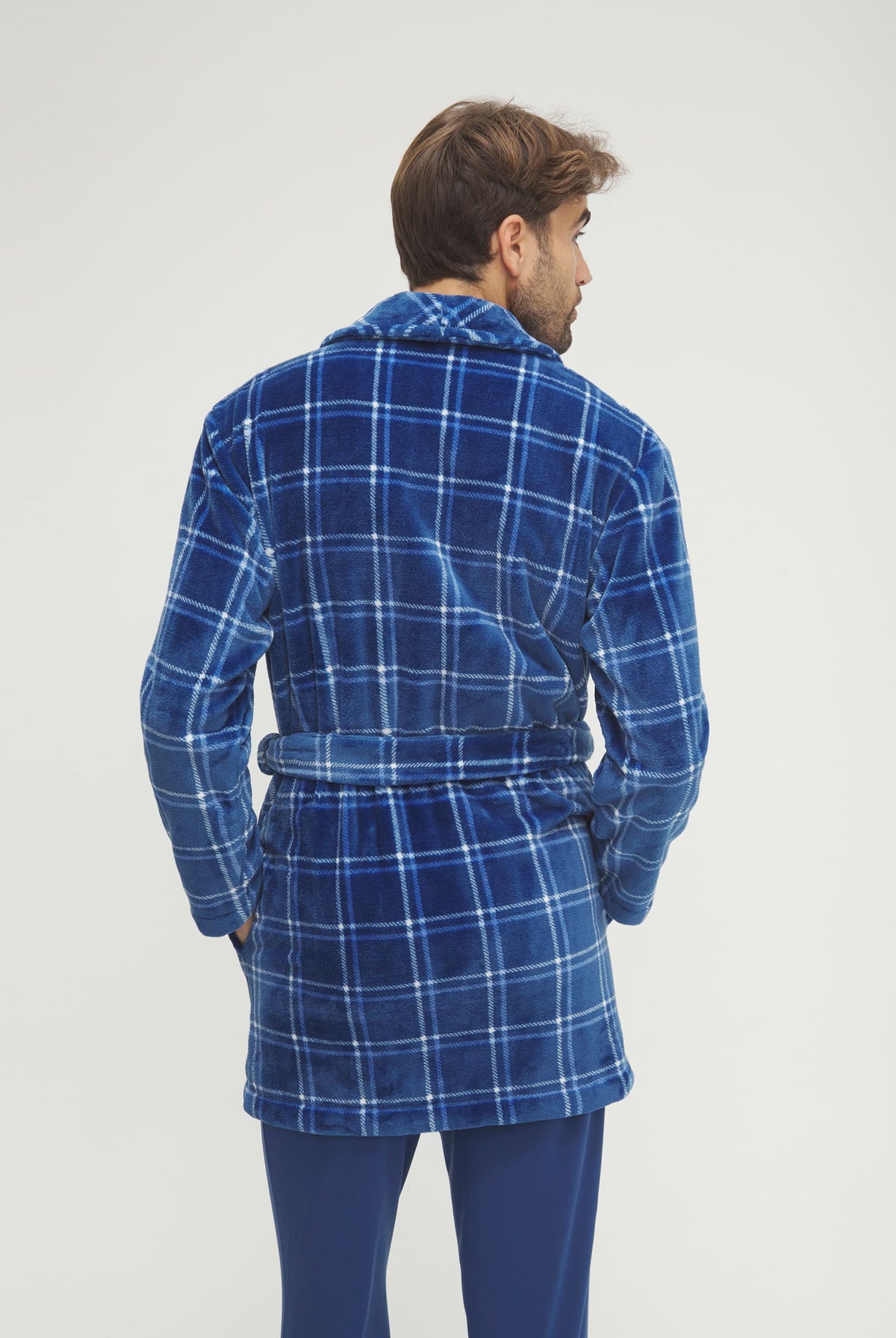 Bata corta de hombre de invierno azul de cuadros con cinturón
