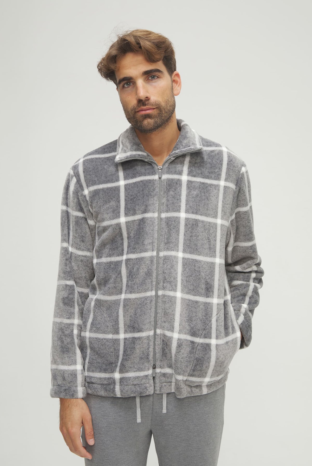 Bata corta de hombre de invierno gris de cuadros con cremallera