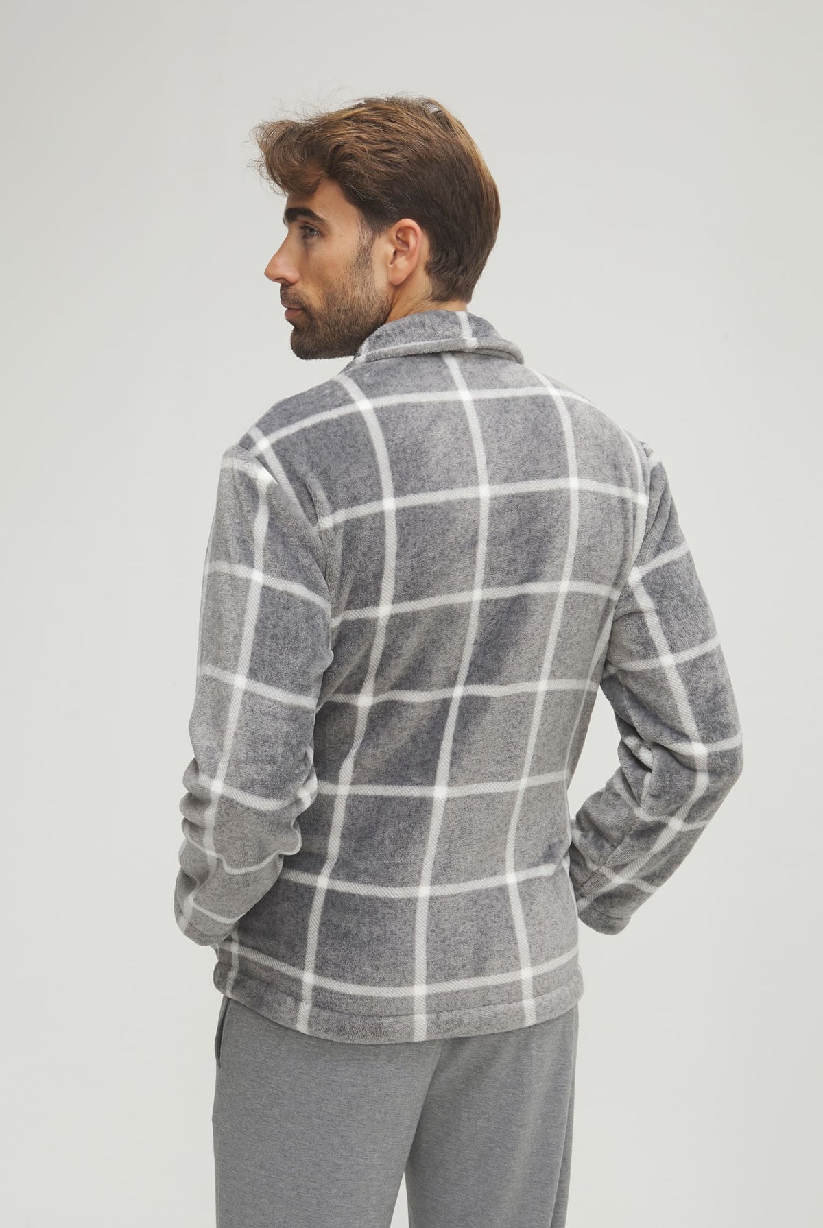 Bata corta de hombre de invierno gris de cuadros con cremallera