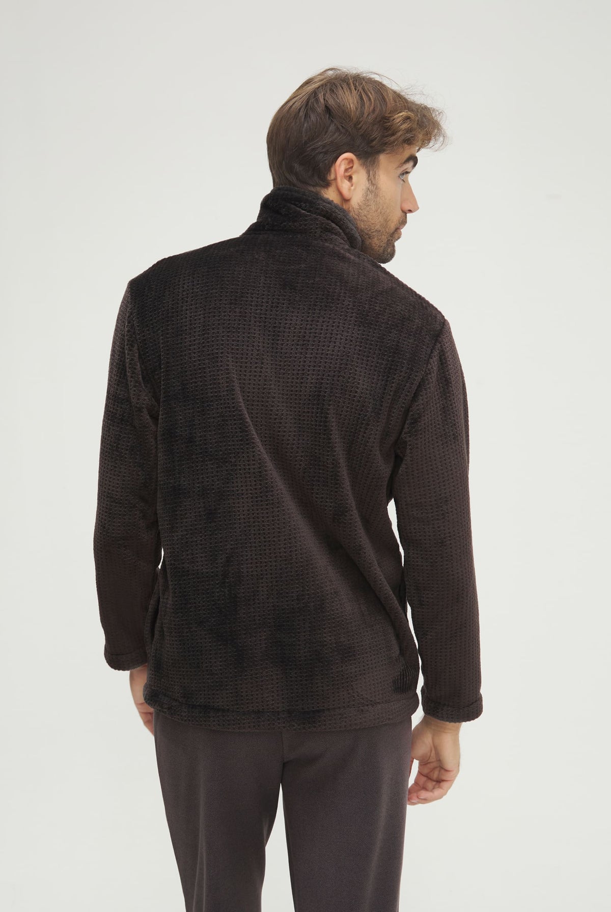 Bata corta de hombre de invierno jacquard marrón con cremallera