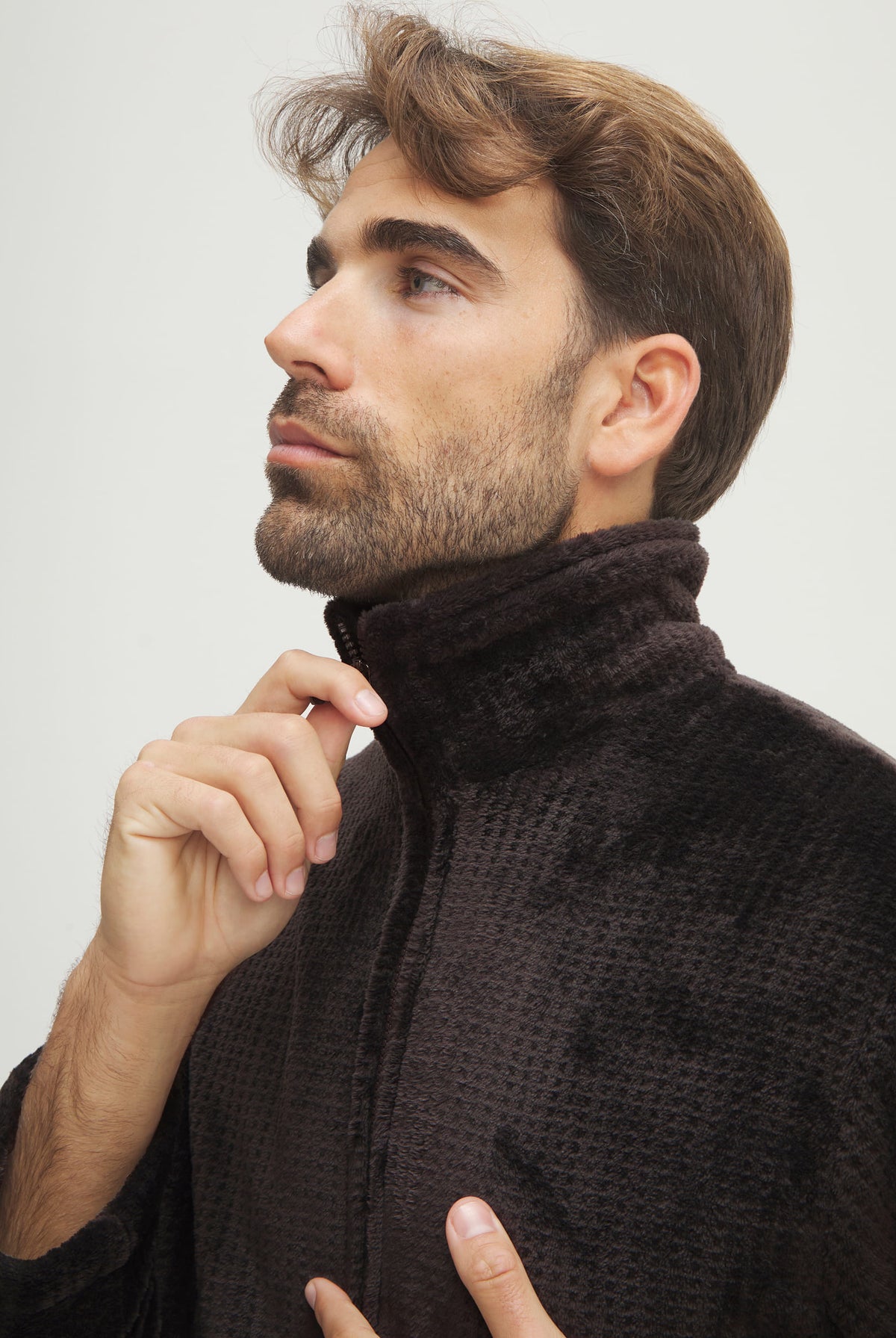 Bata corta de hombre de invierno jacquard marrón con cremallera