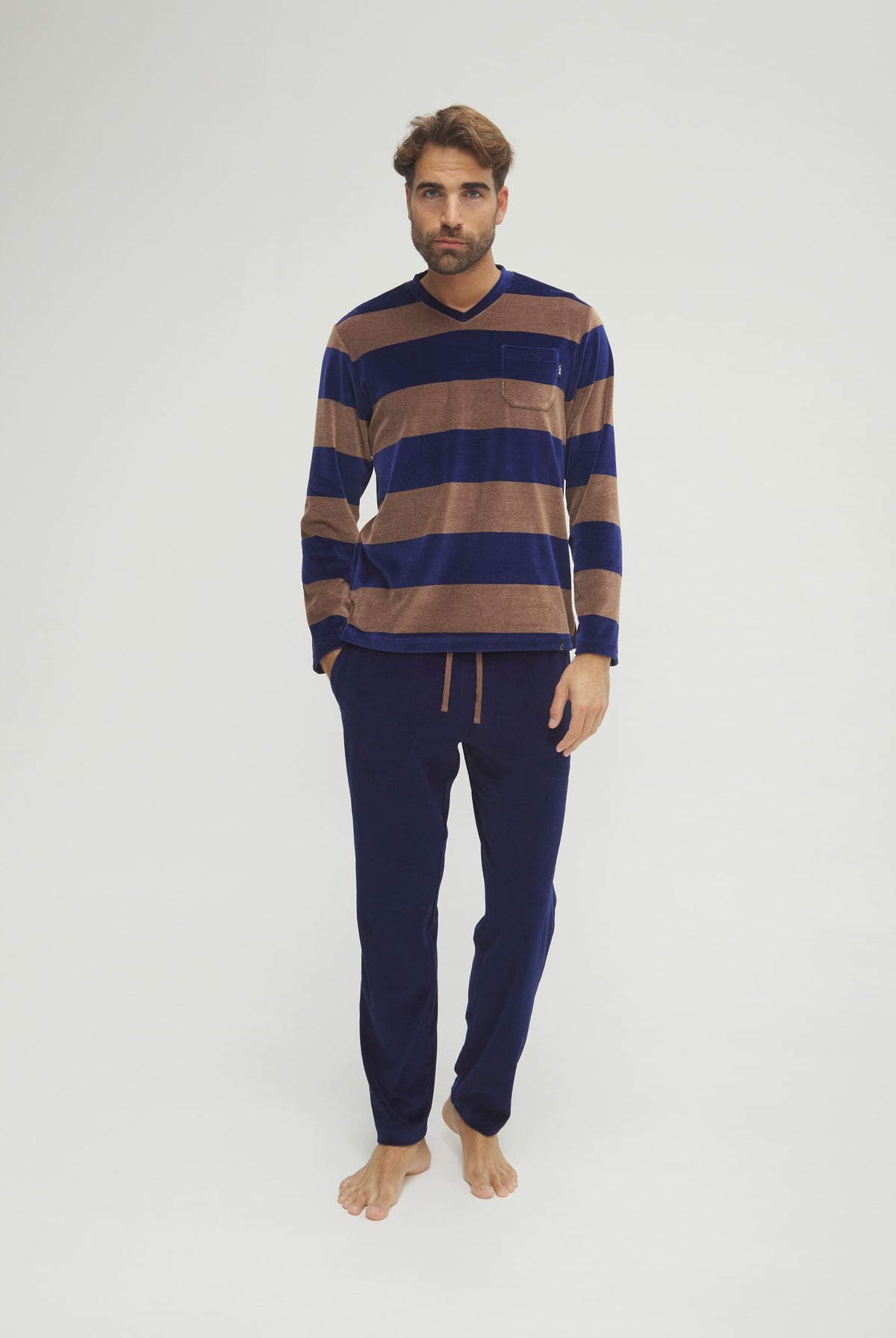 Pijama de hombre de invierno manga larga terciopelo marrón de rayas