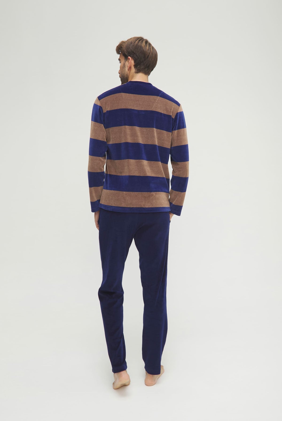 Pijama de hombre de invierno manga larga terciopelo marrón de rayas