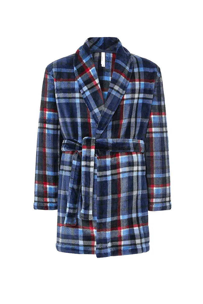 bata larga a cuadros hasta la rodilla en azul, rojo, blanco y negro con mangas largas, cuello smoking y cinturón a juego