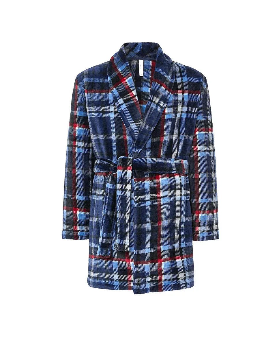 bata larga a cuadros hasta la rodilla en azul, rojo, blanco y negro con mangas largas, cuello smoking y cinturón a juego