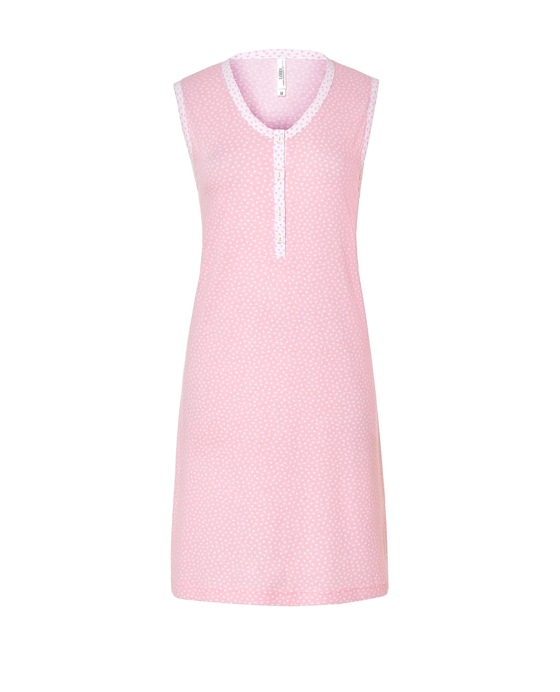 Mujer luce camisón lencero sin mangas de canalé rosa para verano con cuello abierto y entredos