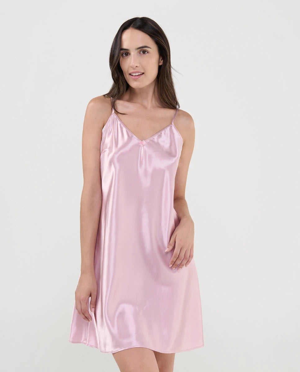 Camisón corto tirantes en raso liso y escote pico — Rosa Palo