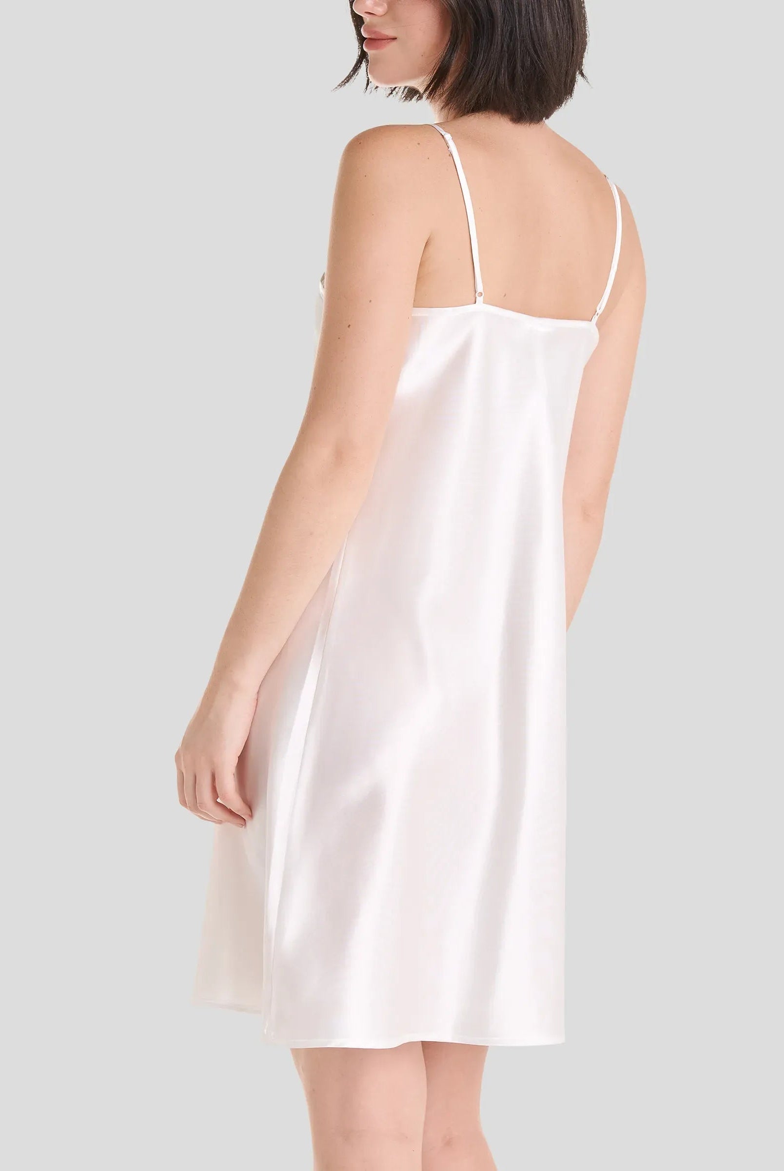 Camisón corto de raso tirantes — Marfil