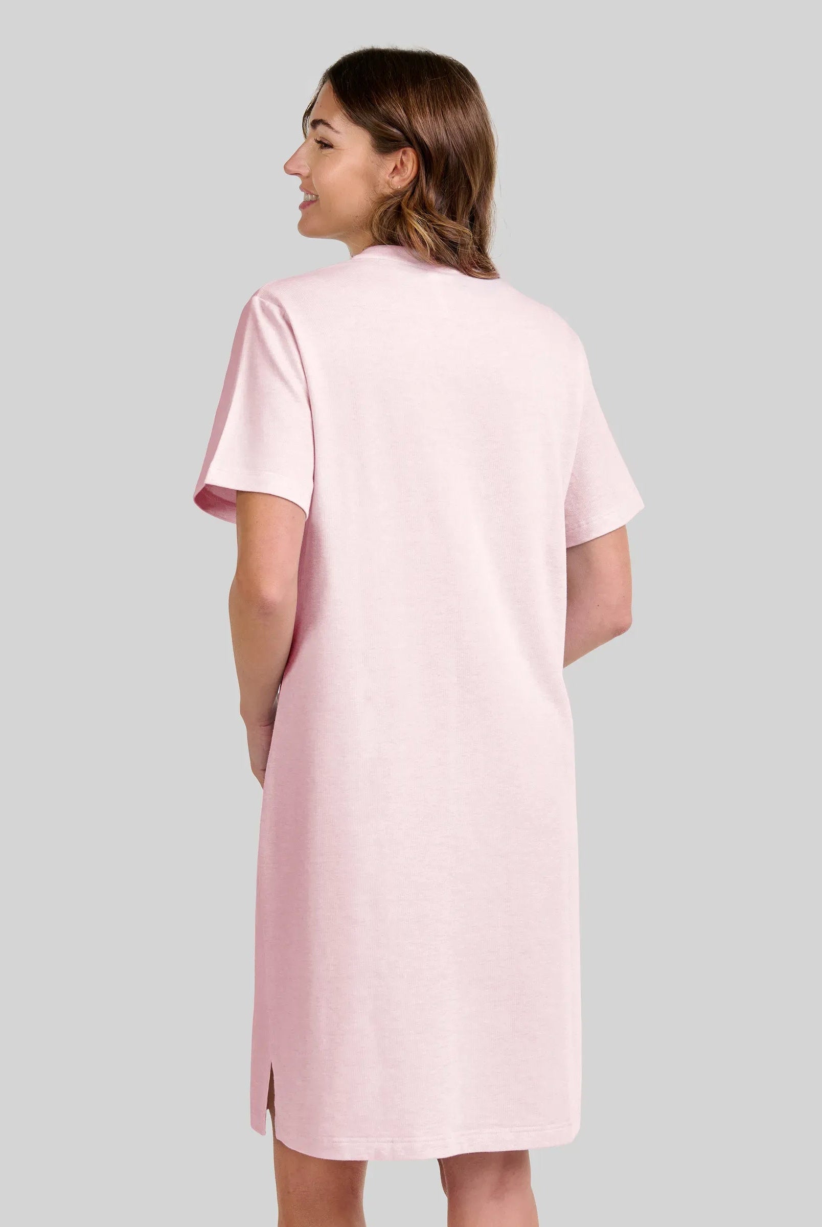 Camisón lencero celeste de manga corta Lohe para invierno con detalles de encaje y cuello abierto con botones