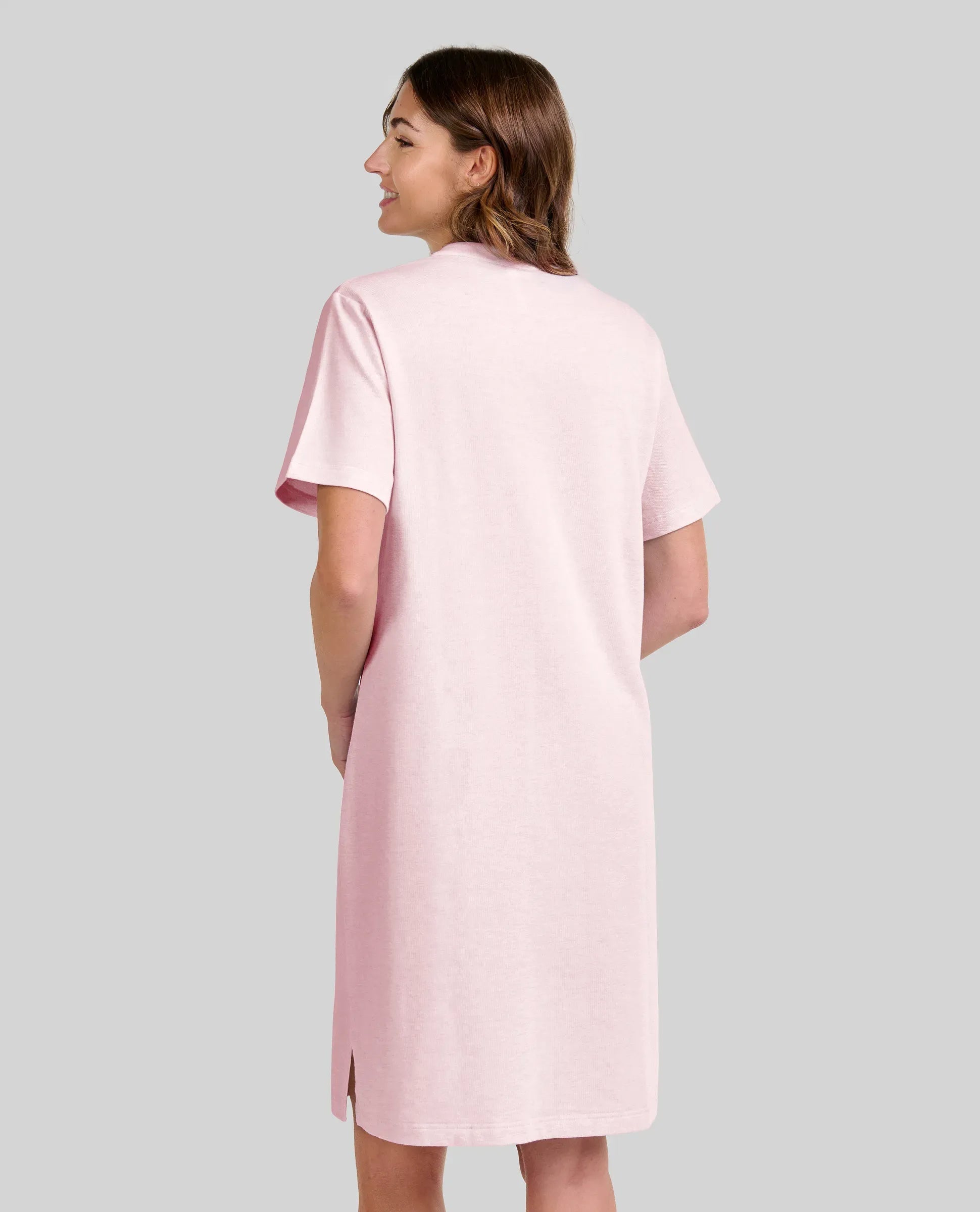 Camisón lencero celeste de manga corta Lohe para invierno con detalles de encaje y cuello abierto con botones