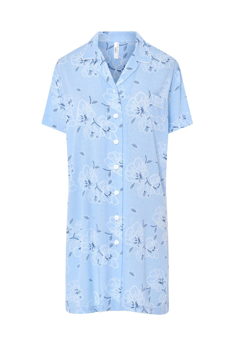 Camisón de verano manga corta abierto con botones y cuello solapa en estampado celeste flores